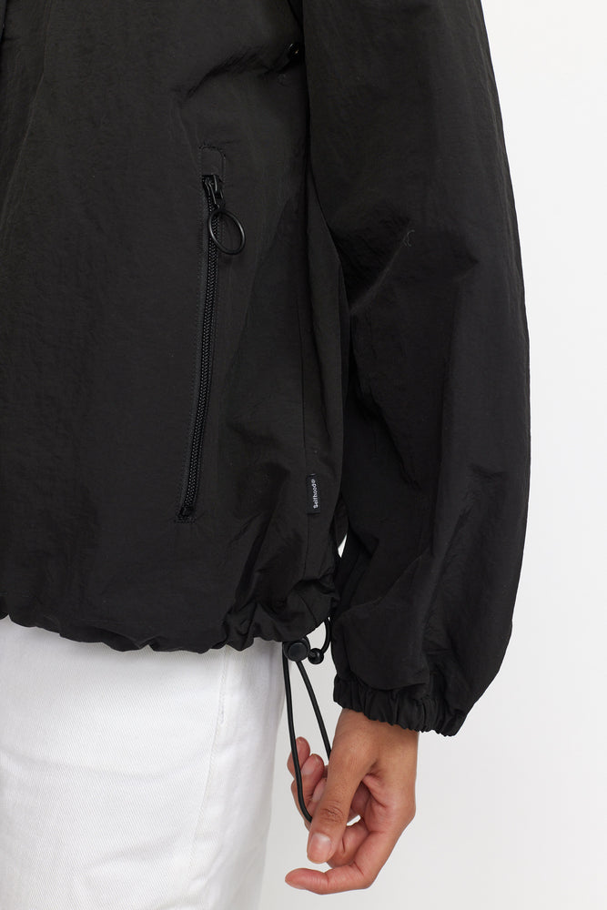 
                  
                    Schwarze Bomberjacke
                  
                