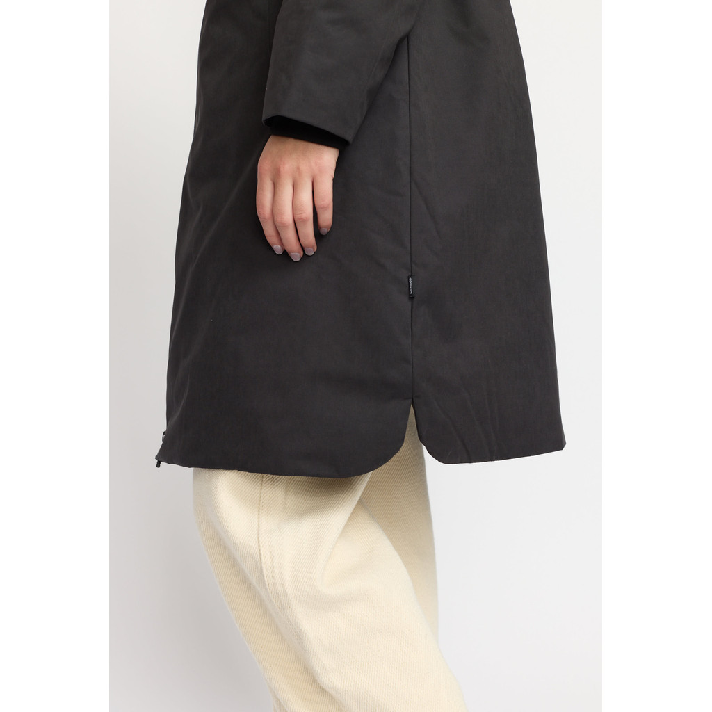 
                  
                    Schwarze Parkajacke mit Kapuze
                  
                