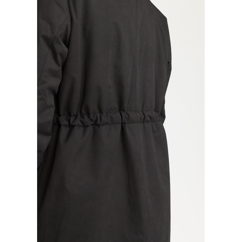 
                  
                    Schwarze lange Parkajacke mit Kapuze
                  
                