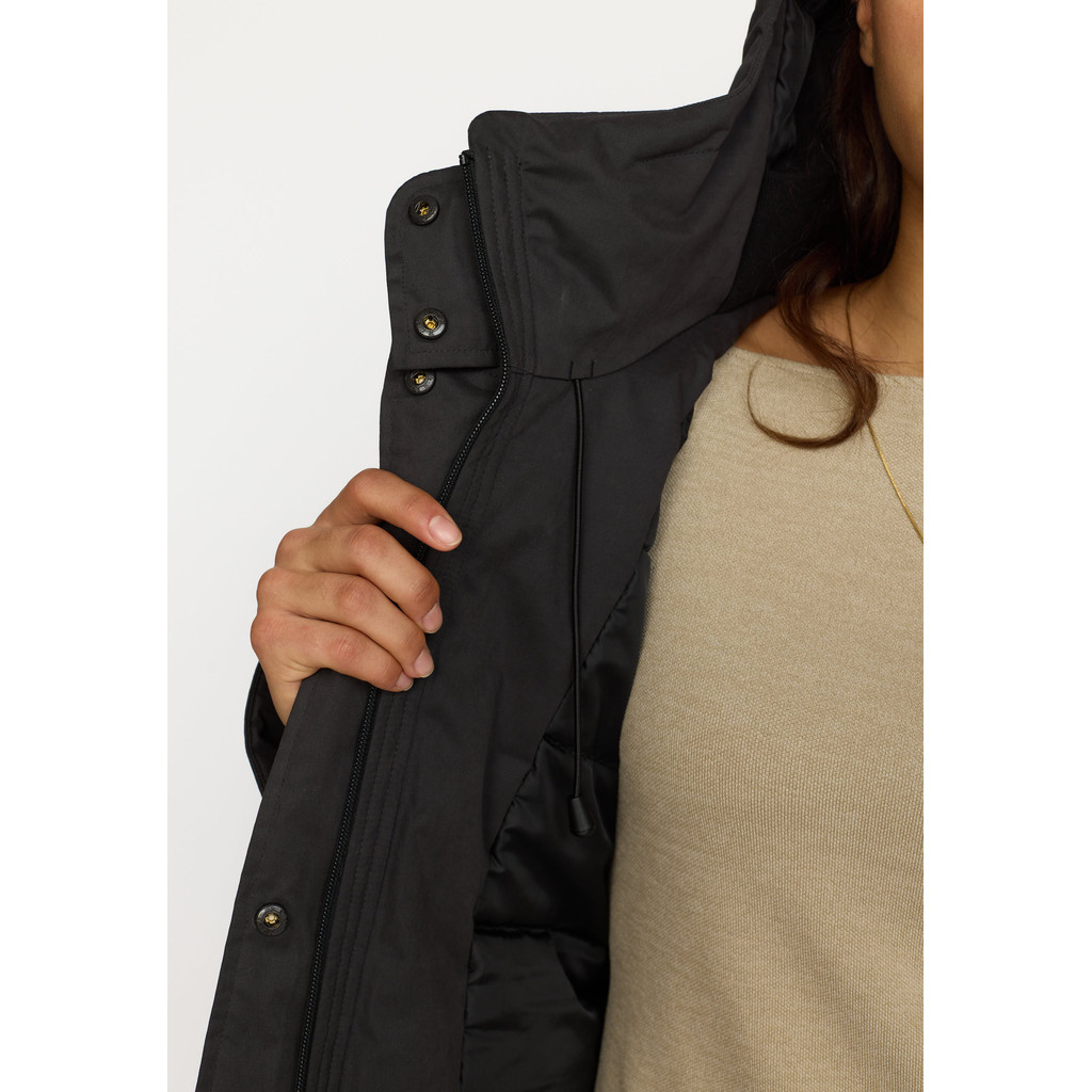 
                  
                    Schwarze lange Parkajacke mit Kapuze
                  
                