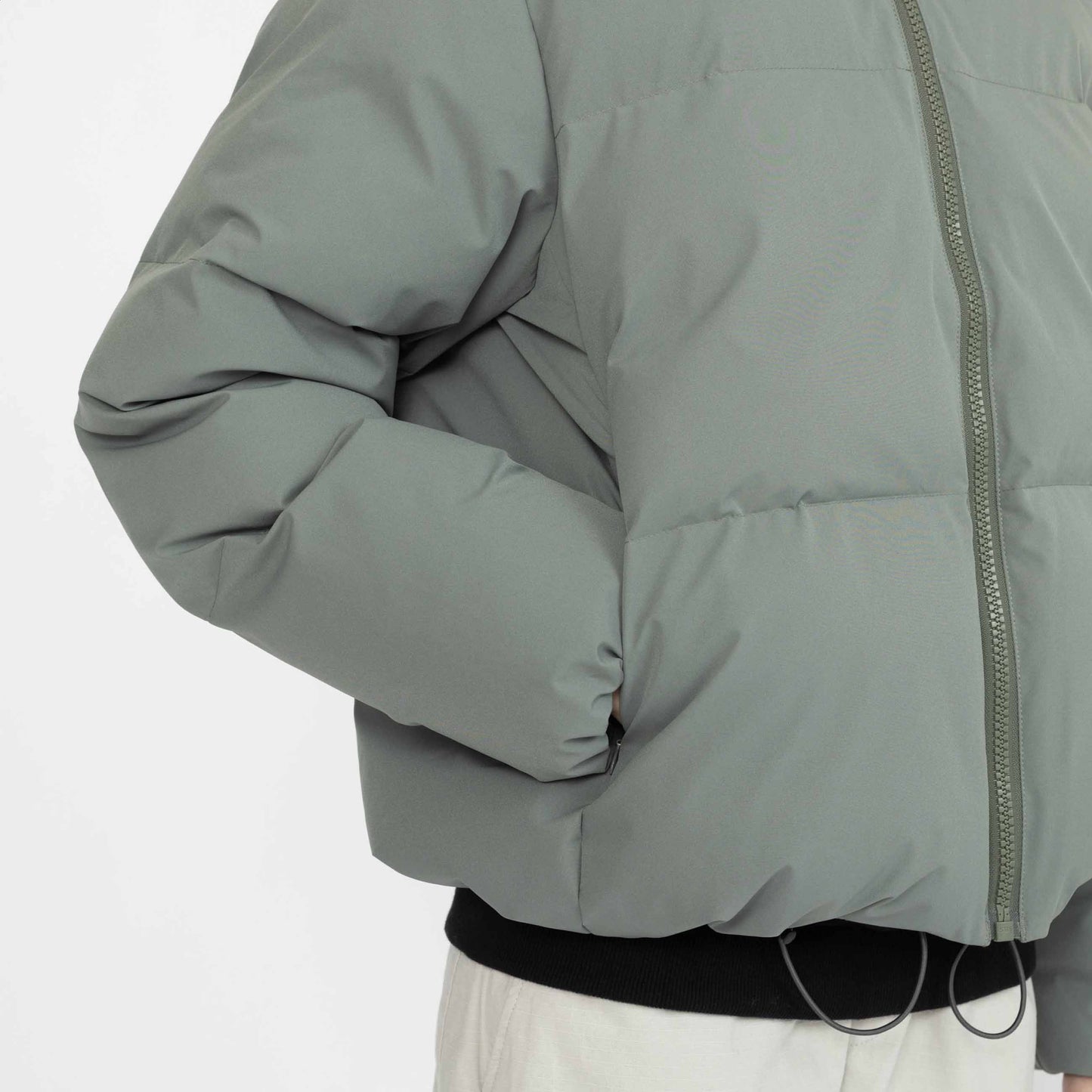 
                  
                    Kurze Steppjacke in Dust Petrol
                  
                