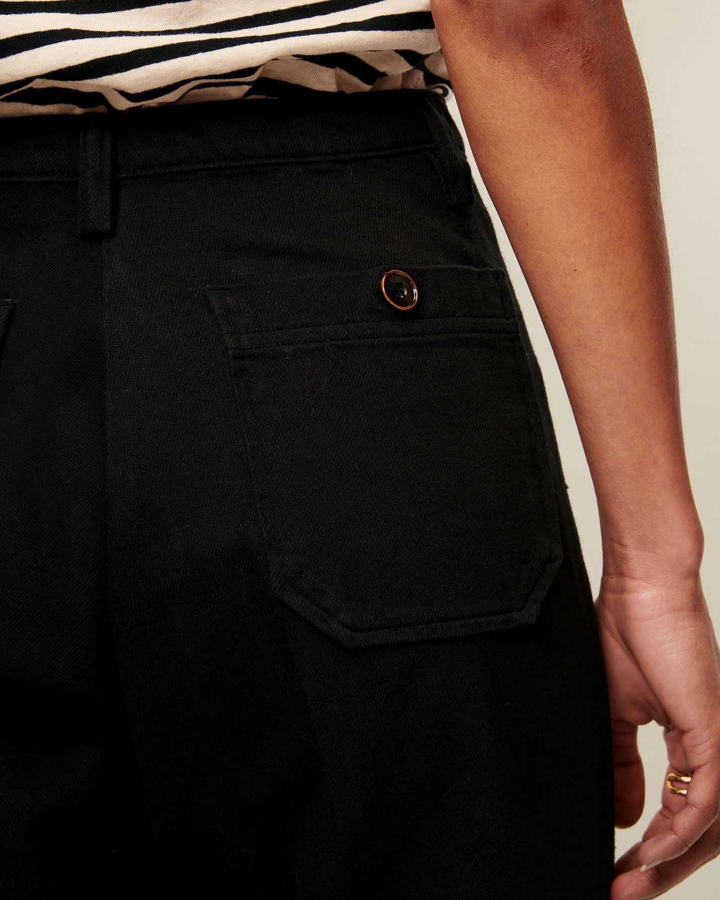 
                  
                    ALDRICKS Schwarze Hose
                  
                
