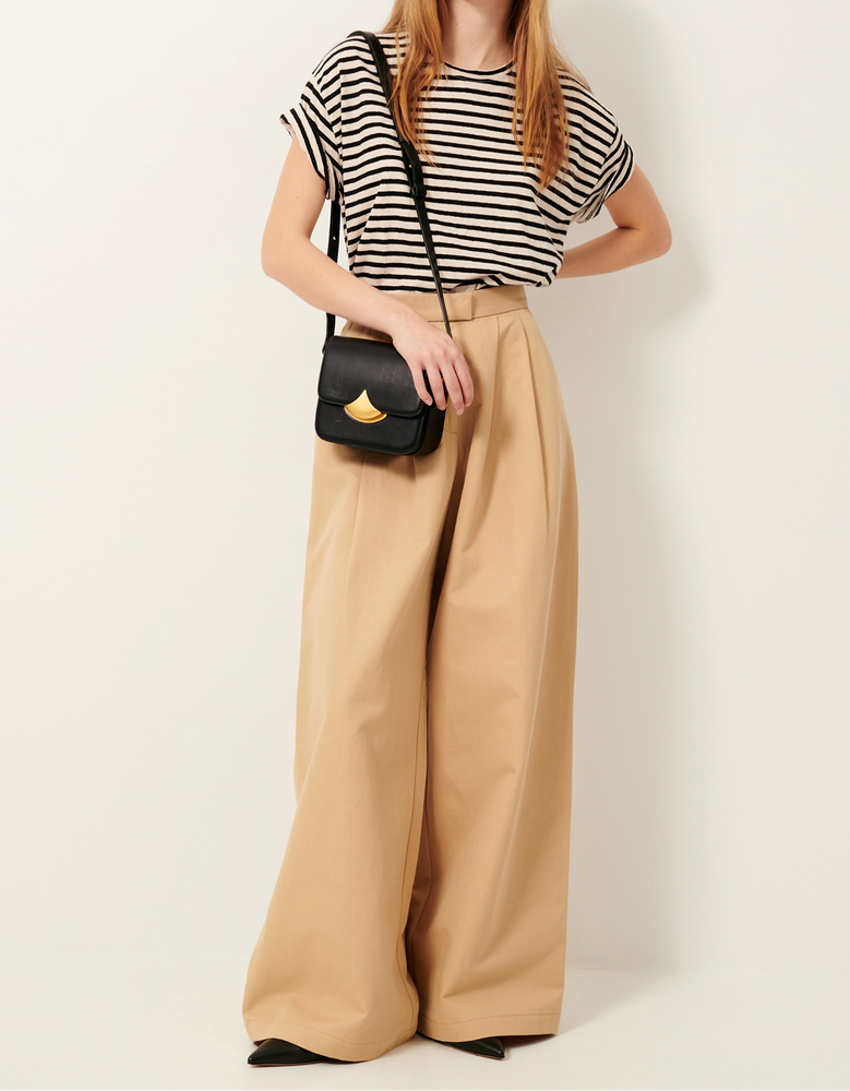 
                  
                    TOOLI Sandblack T-Shirt
                  
                