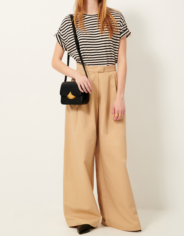 
                  
                    TOOLI Sandblack T-Shirt
                  
                
