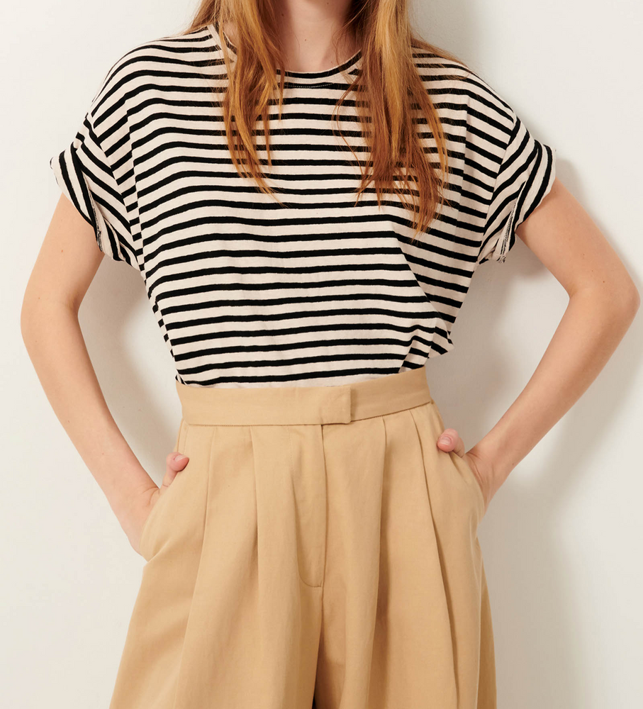 
                  
                    TOOLI Sandblack T-Shirt
                  
                