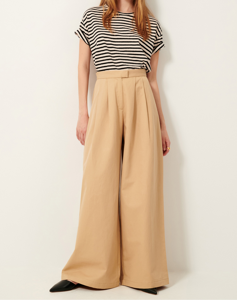
                  
                    TOOLI Sandblack T-Shirt
                  
                