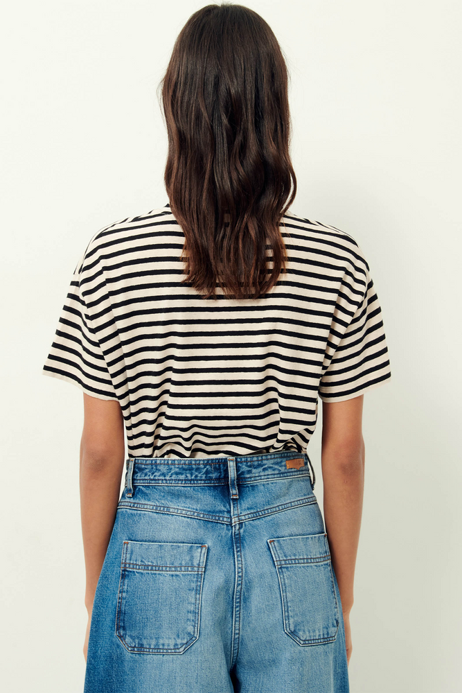 
                  
                    TOOLI Sandblack T-Shirt
                  
                