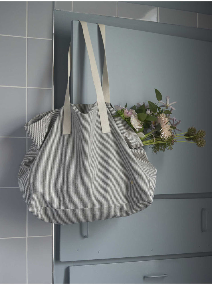 
                  
                    FINETTE Caviar New Shopping Bag
                  
                