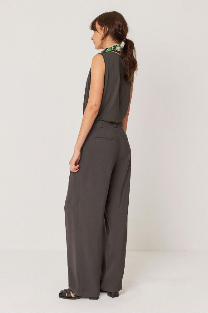 
                  
                    HAIDE Dark Khaki Trousers
                  
                