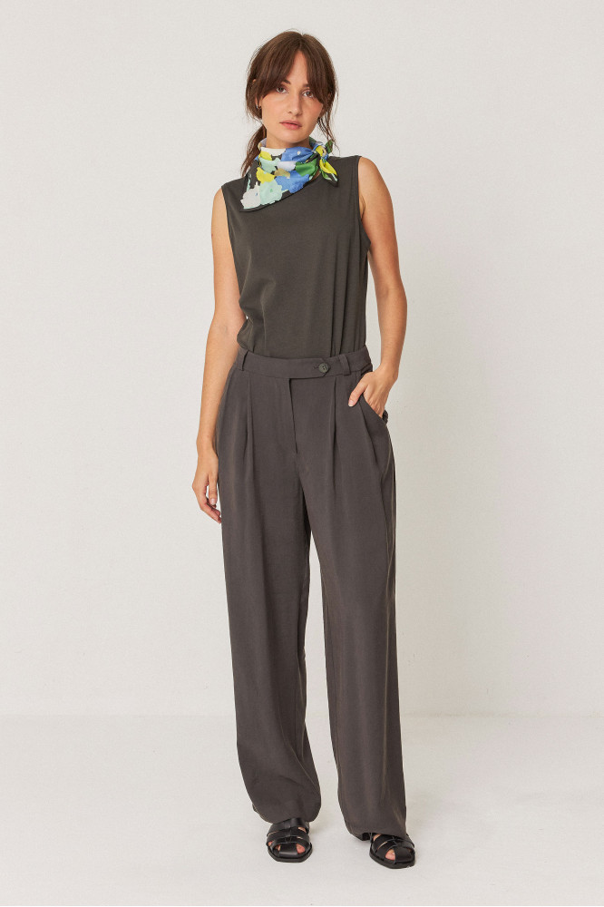 HAIDE Dark Khaki Trousers