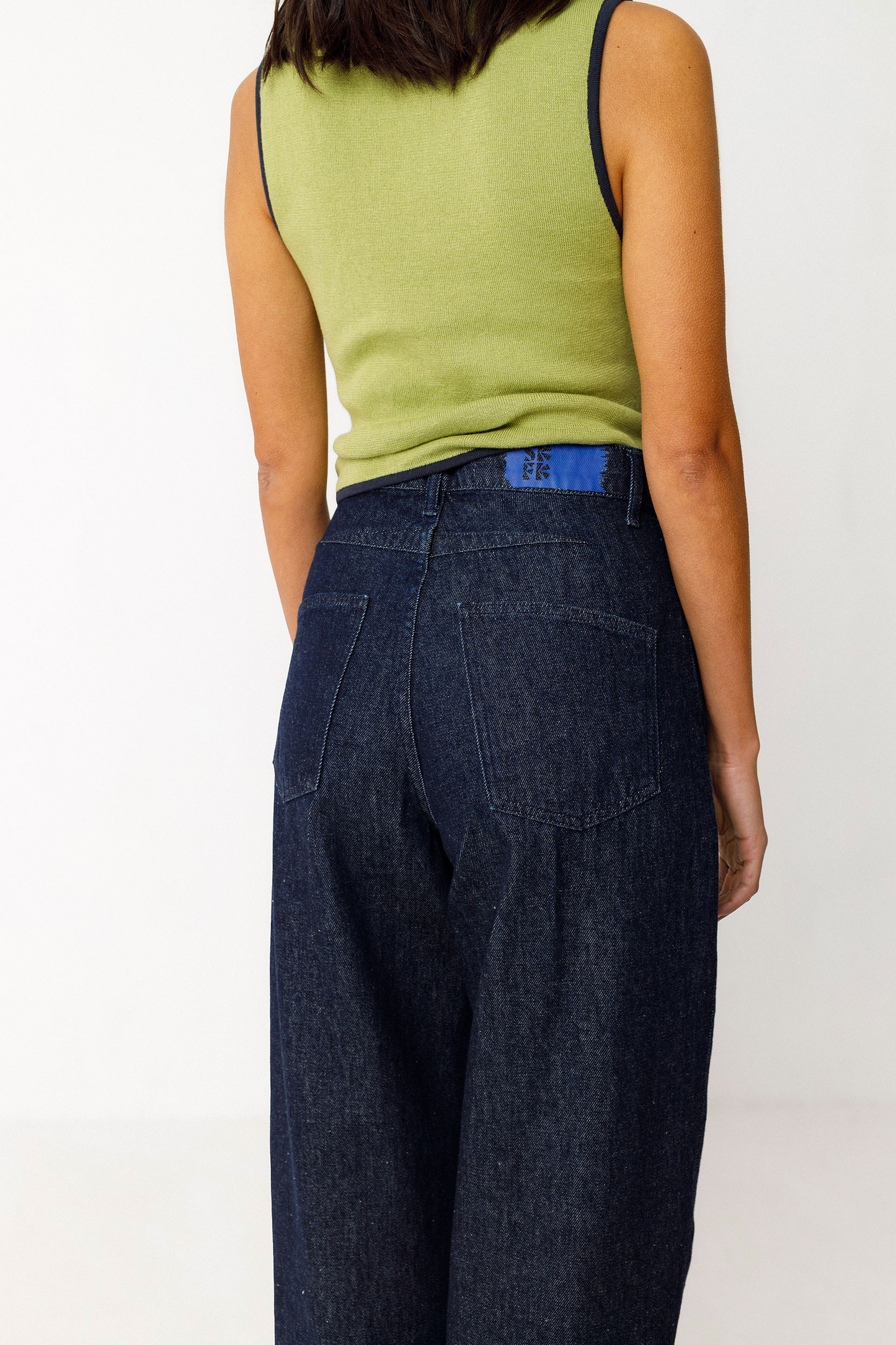 
                  
                    MIREN Deep Denim Hose
                  
                