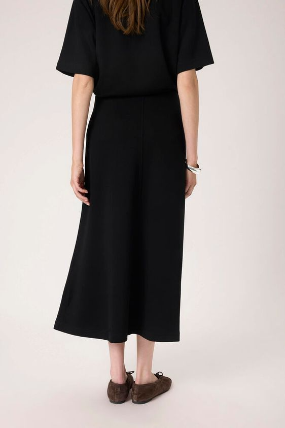 
                  
                    SLMARIGOLD Black Jersey Skirt
                  
                