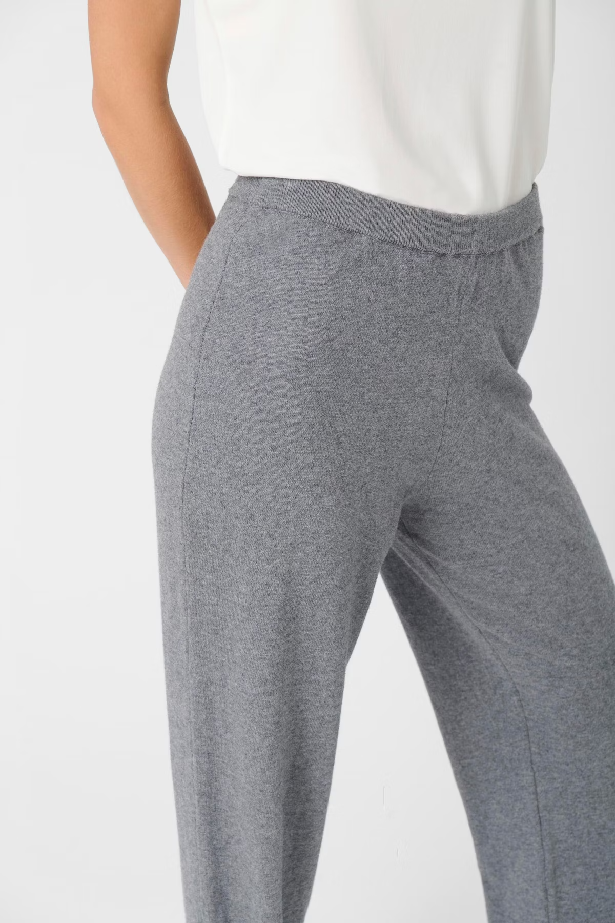 
                  
                    SLSANJA Grey Melange Barrel Trousers
                  
                