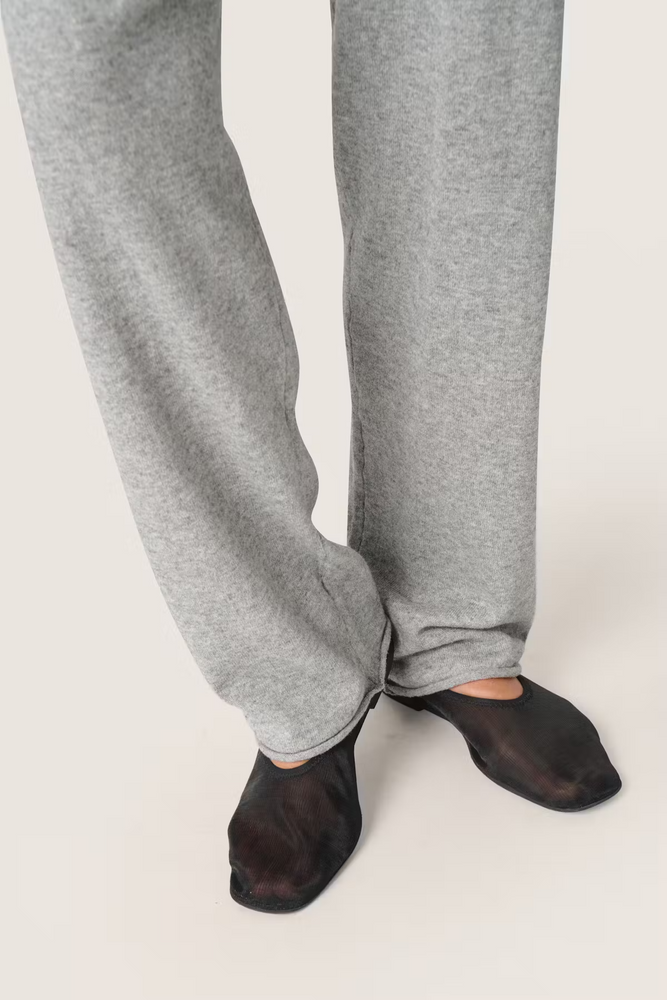 
                  
                    SLSANJA – Melierte Strickhose mit Porpoise-Muster
                  
                