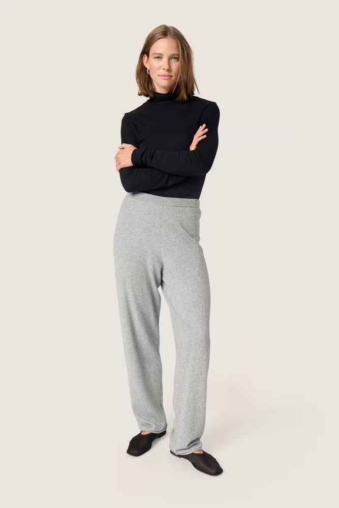 
                  
                    SLSANJA – Melierte Strickhose mit Porpoise-Muster
                  
                