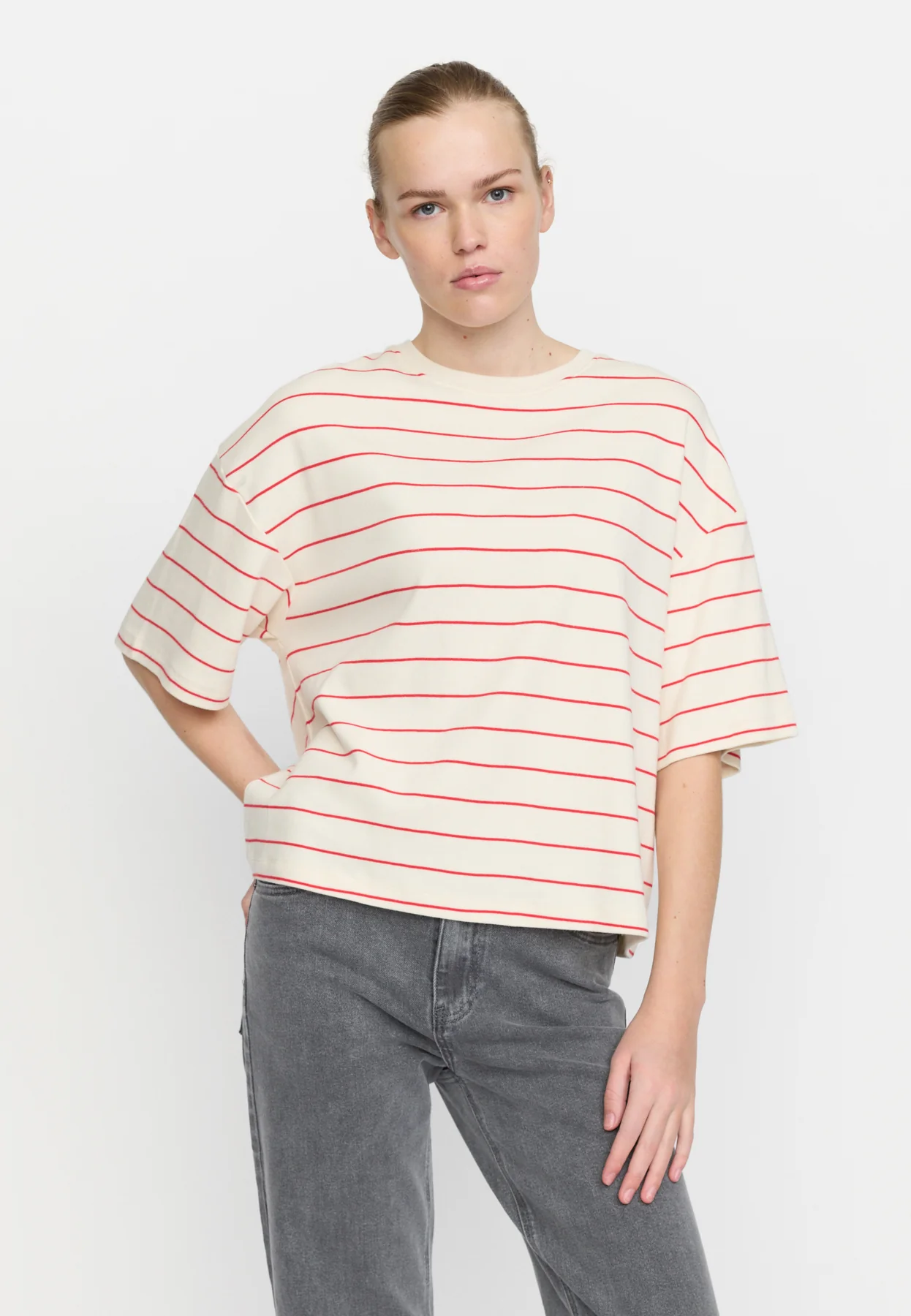 
                  
                    SRELORA HELLA Arctic Wolf Racing Red Stripes T-Shirt
                  
                