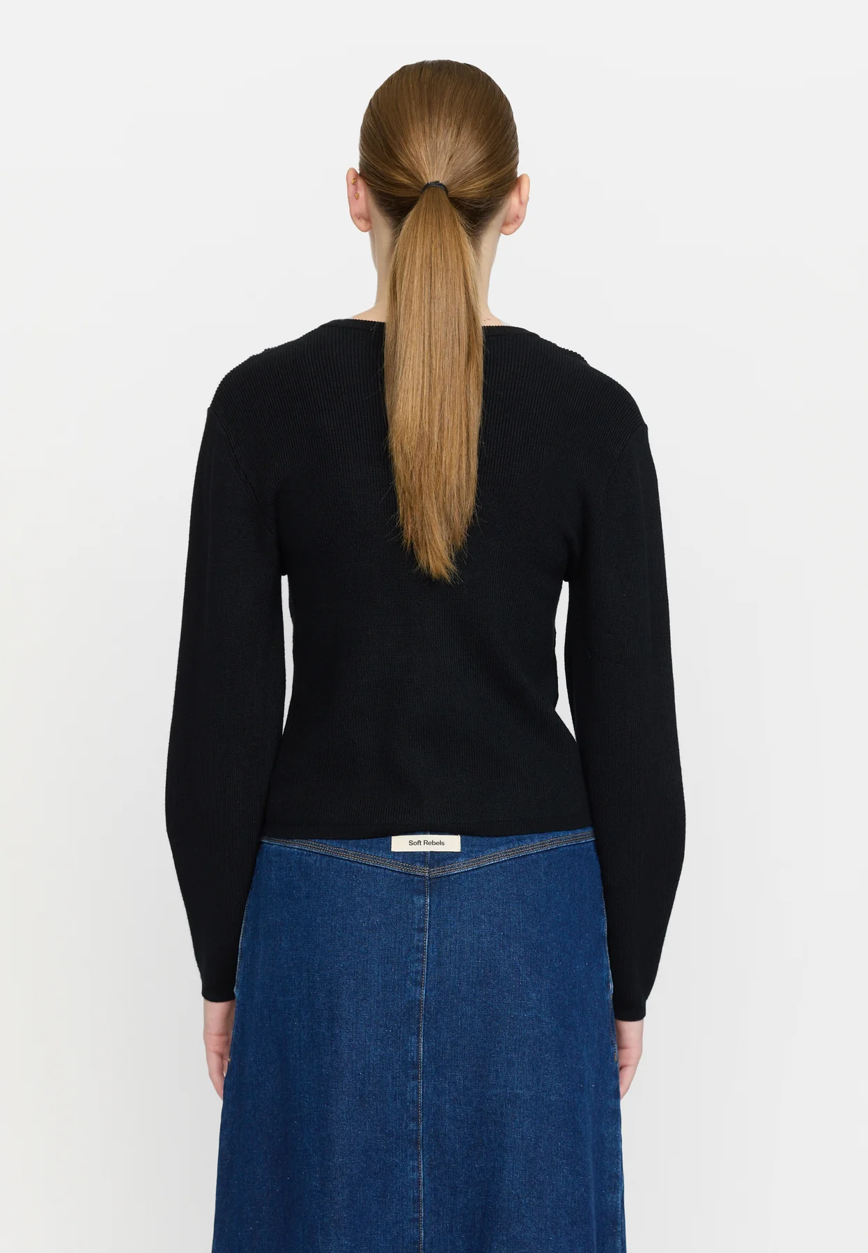 
                  
                    SRMUSHI Schwarze Strickjacke
                  
                