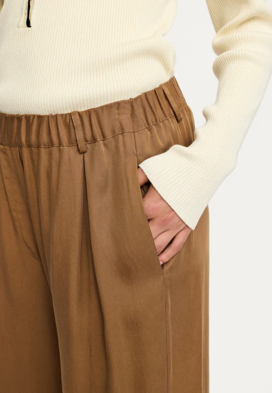 
                  
                    SRSTORMY Toasted Coconut Midwaist Wide Trousers
                  
                