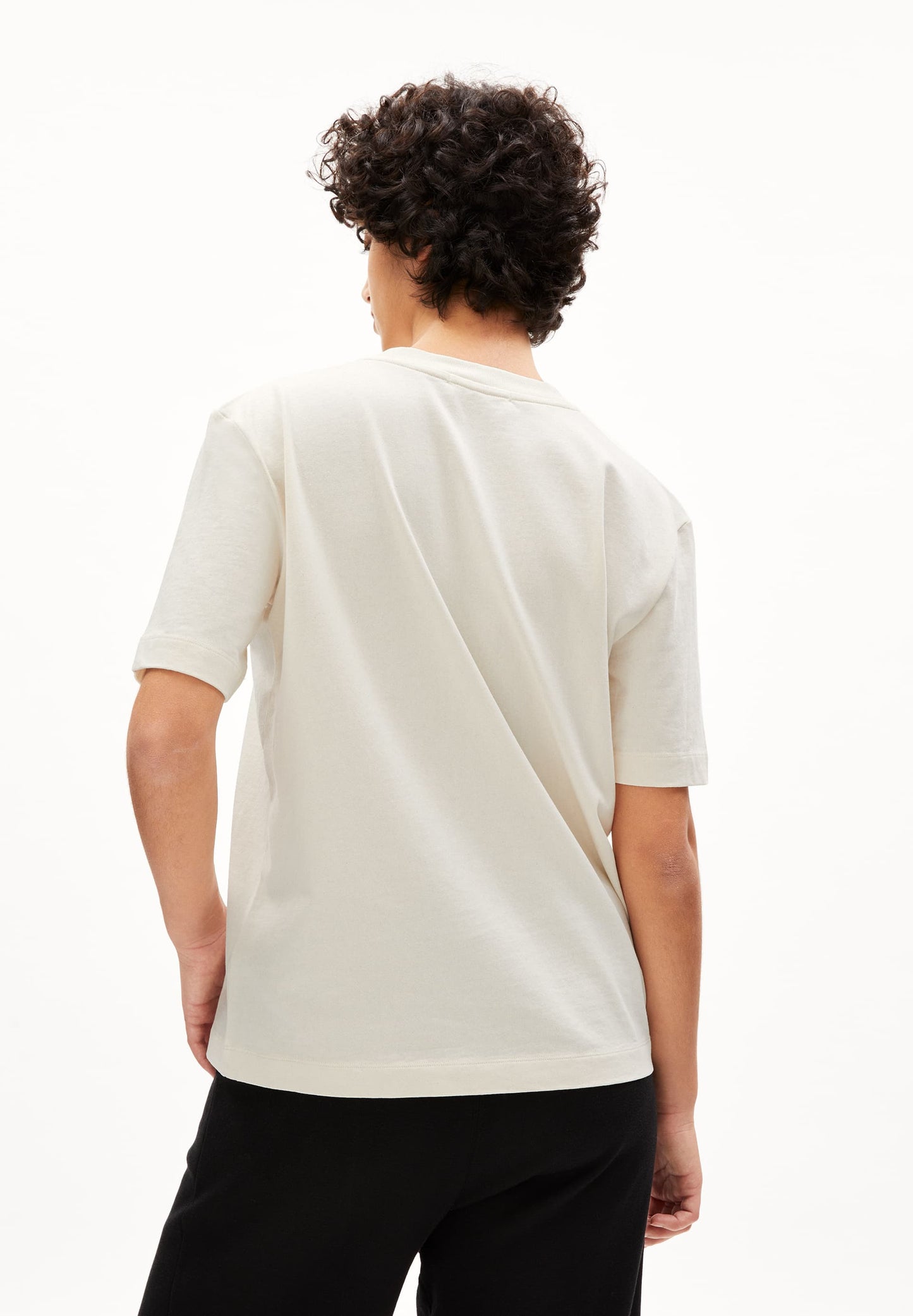 
                  
                    TARJAA Ungefärbtes, lockeres T-Shirt
                  
                