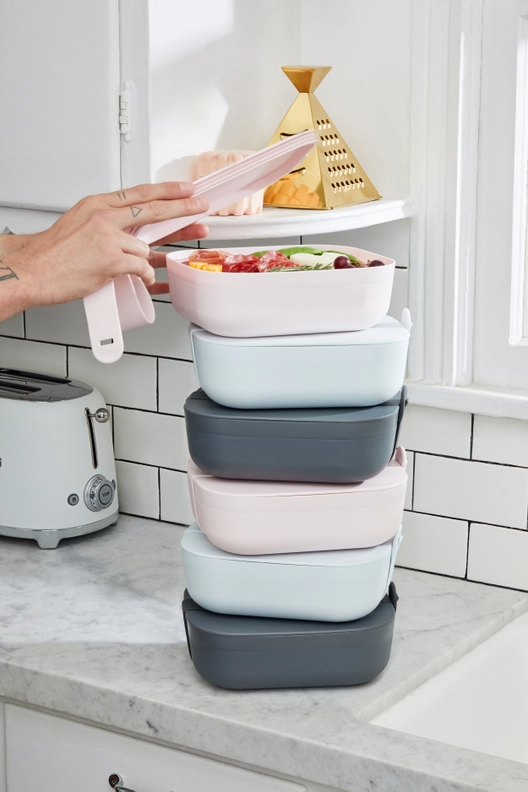 
                  
                    Blush Bento Mehrschicht-Lunchbox
                  
                