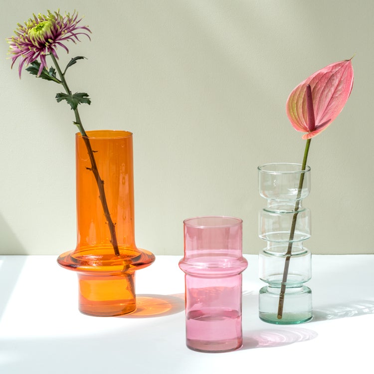 
                  
                    Rosa Vase aus recyceltem Glas 
                  
                