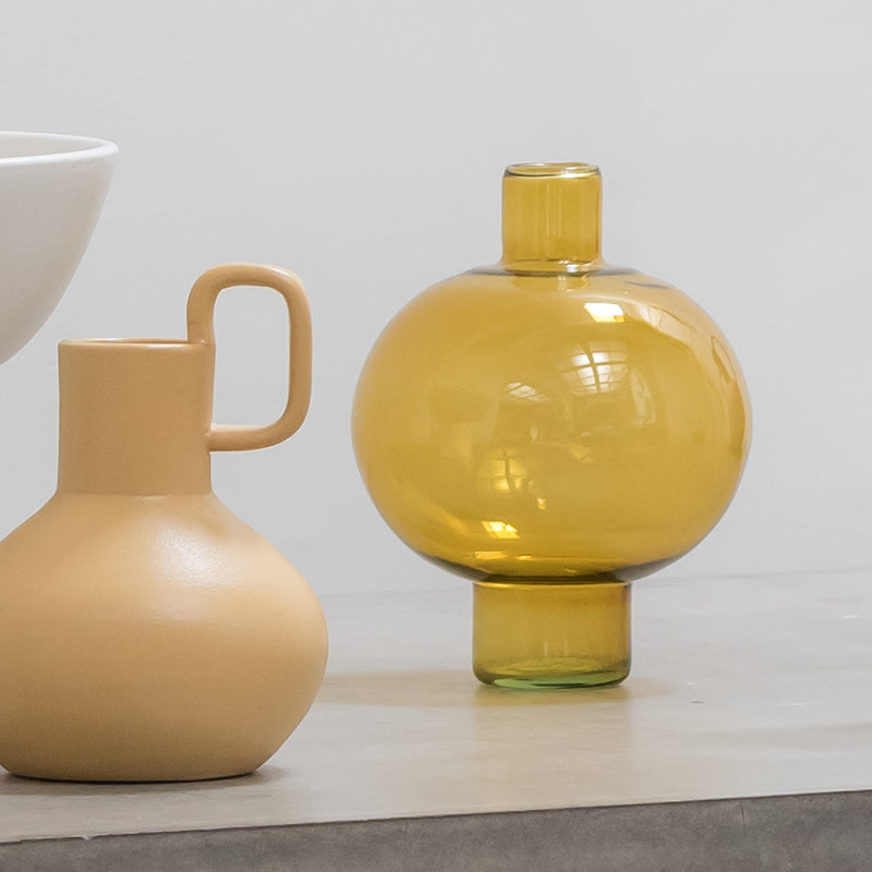 
                  
                    Bernsteingrüne Vase
                  
                