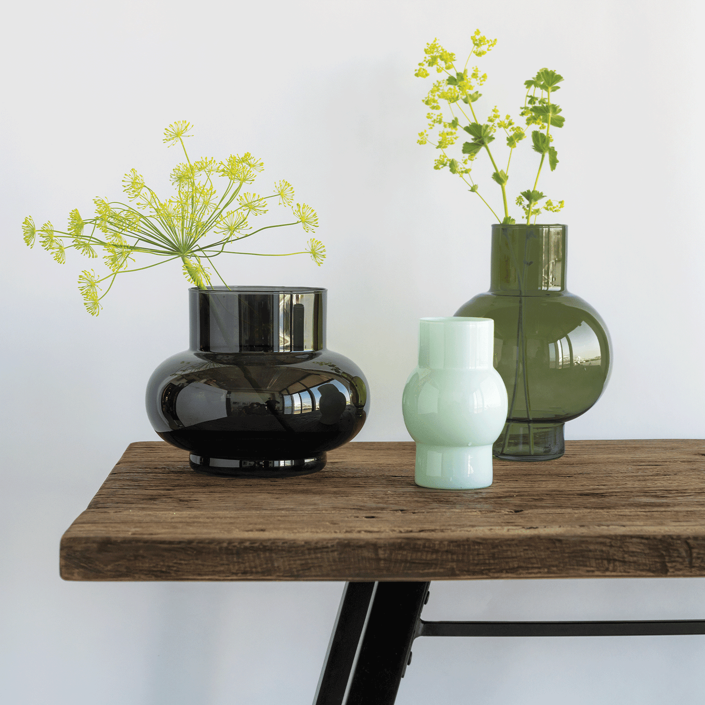 
                  
                    TUMMY B Black Glass Vase
                  
                