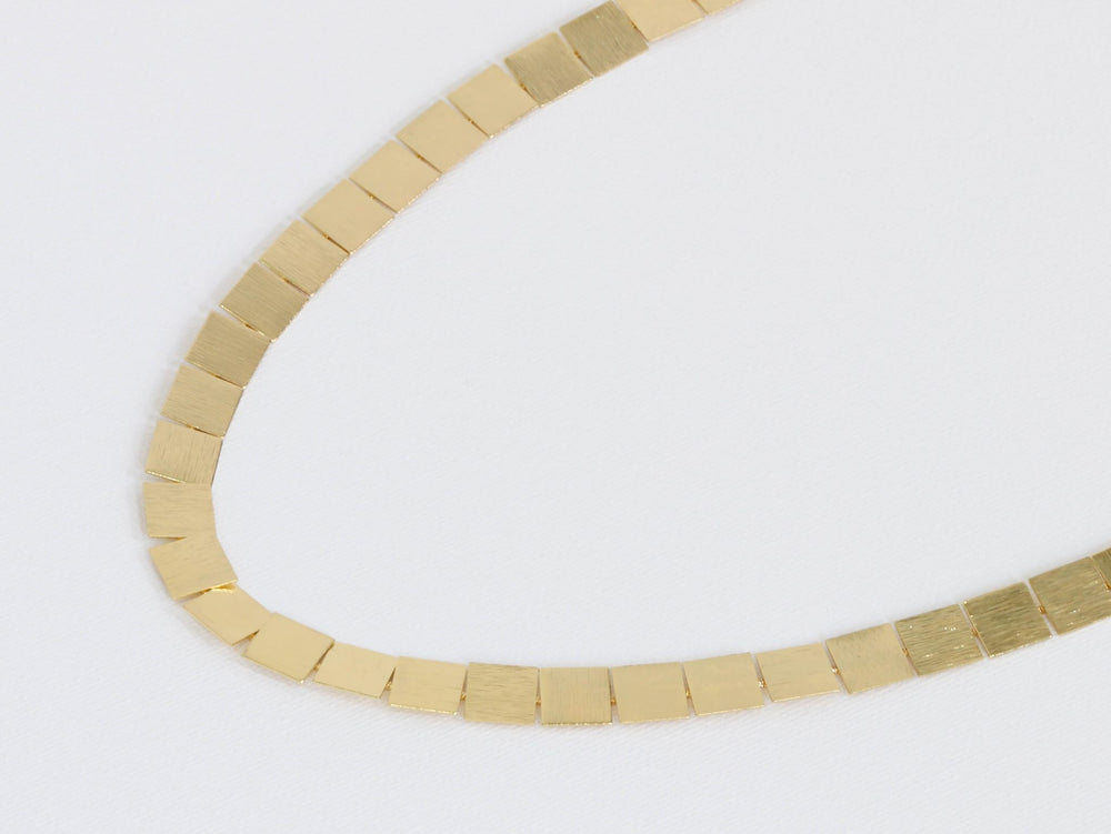 CORINE Halskette mit quadratischem Halsband aus Gold