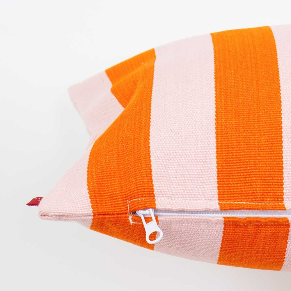 
                  
                    CARLA Orange-Rosa Kissen
                  
                