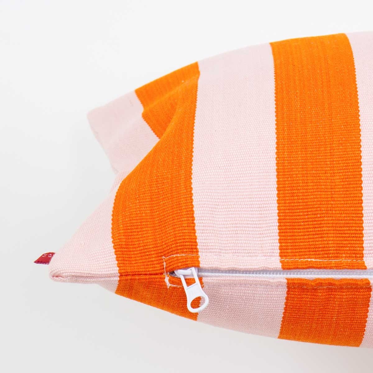 
                  
                    CARLA Orange-Rosa Kissen
                  
                