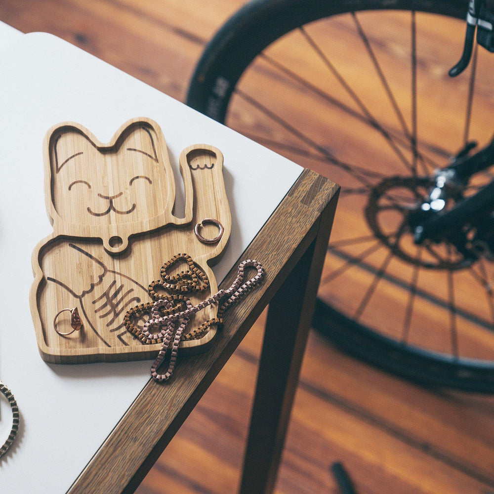 
                  
                    MANEKI NEKO Lucky Cat Bambusteller
                  
                