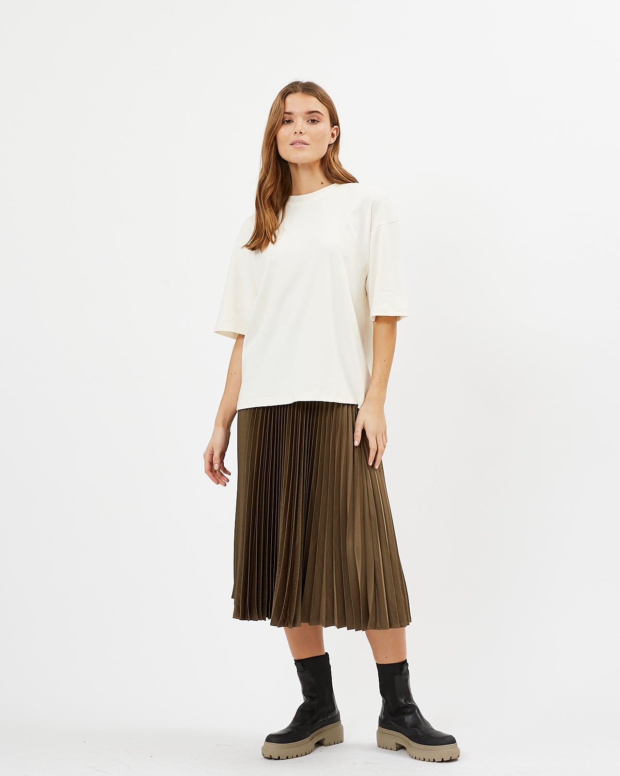 
                  
                    AARHUSI Broken White Bio-Baumwoll-T-Shirt
                  
                