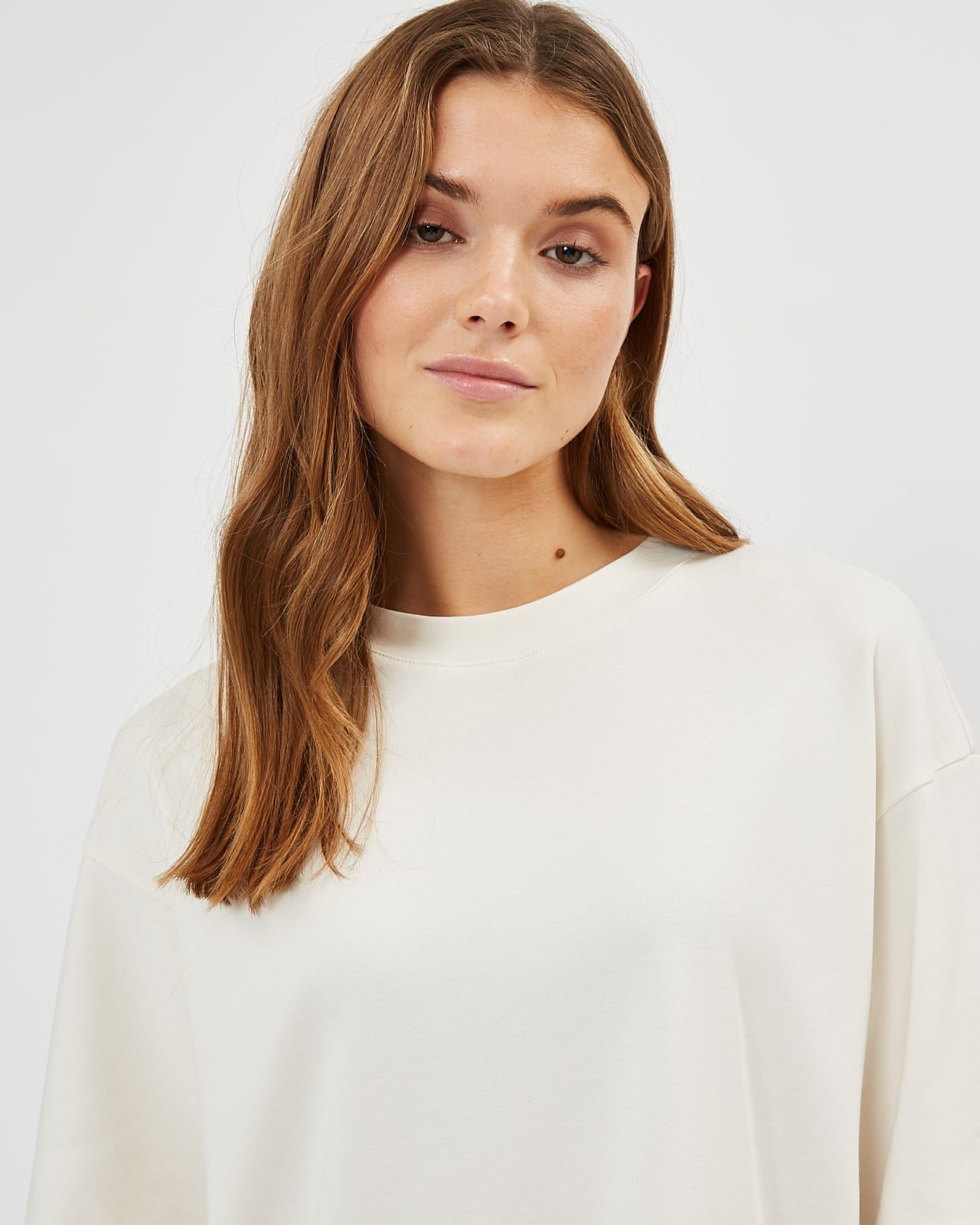 
                  
                    AARHUSI Broken White Bio-Baumwoll-T-Shirt
                  
                