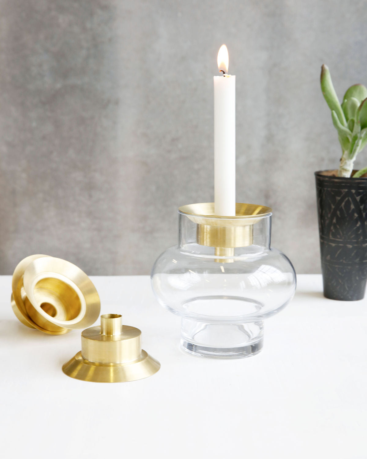 
                  
                    FORMS LOW Clear Vase
                  
                