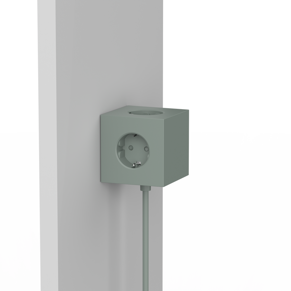 
                  
                    SQUARE 1 Eichengrüner Magnet und USB-Verlängerungskabel
                  
                