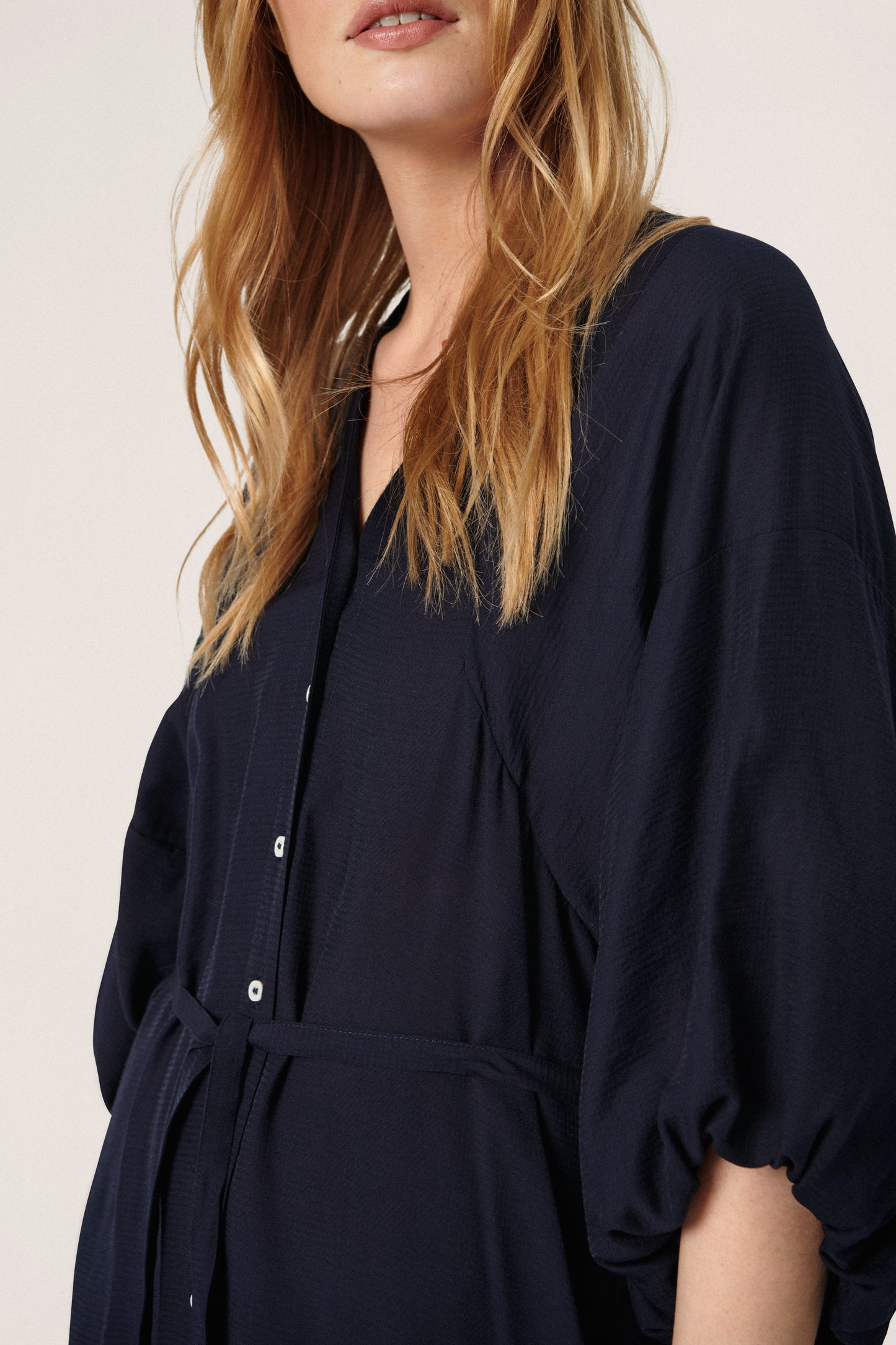 
                  
                    SLAMINAH Nachthimmel-Kleid
                  
                