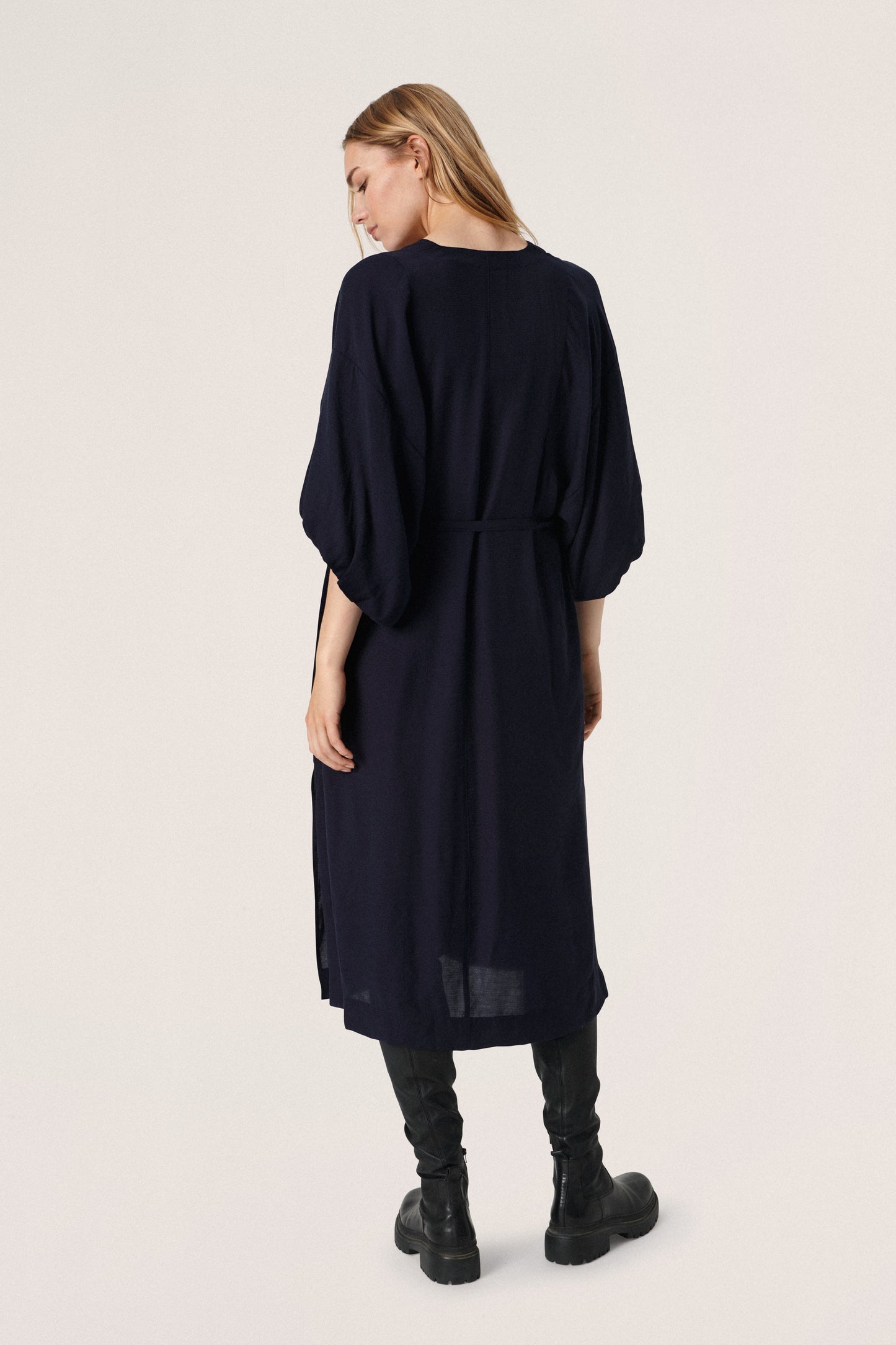 
                  
                    SLAMINAH Nachthimmel-Kleid
                  
                