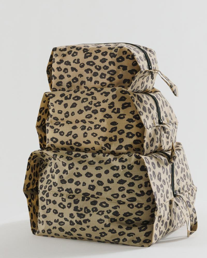 
                  
                    Honey Leopard 3D Reißverschlussetui-Set
                  
                