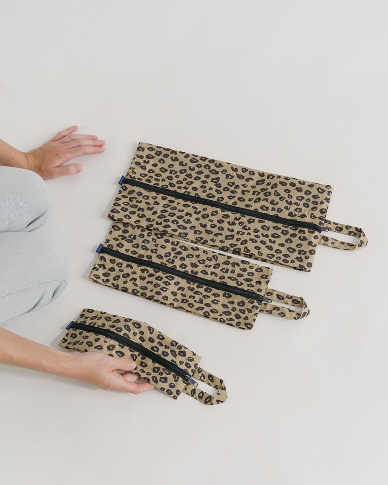 
                  
                    Honey Leopard 3D Reißverschlussetui-Set
                  
                