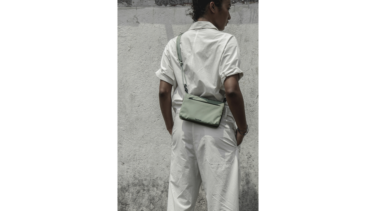 
                  
                    Saccoche Light Bag in Moosgrau
                  
                