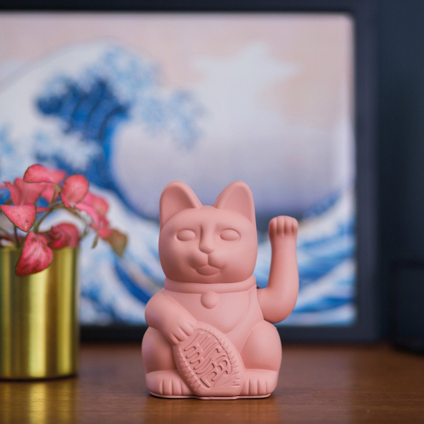 
                  
                    MANEKI NEKO Rosa winkende Glückskatzen-Ornament
                  
                