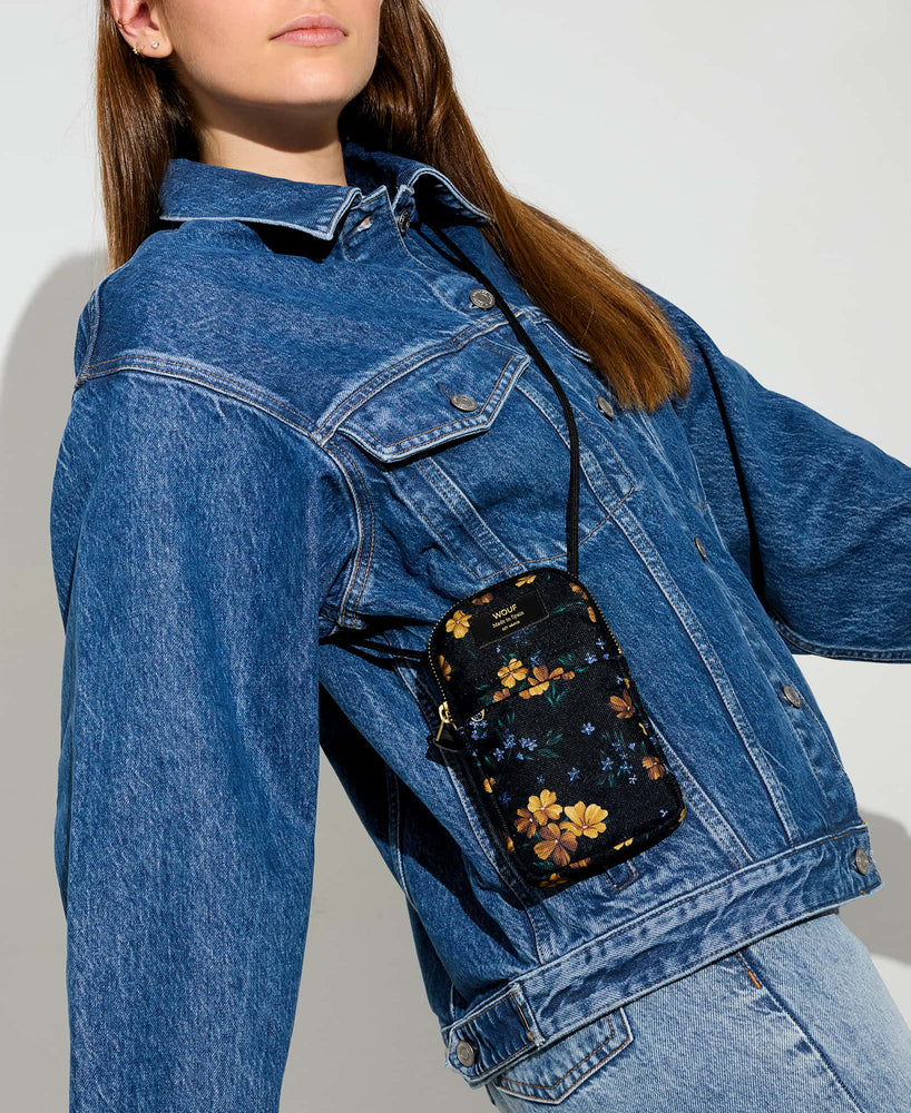 
                  
                    ADELE Handytasche
                  
                