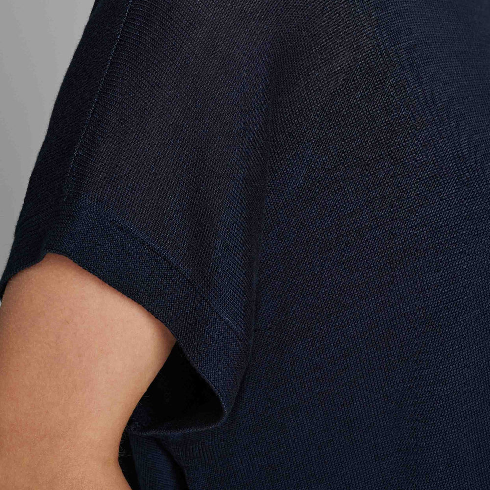 
                  
                    NUDARLENE Pullover in dunklem Saphir
                  
                