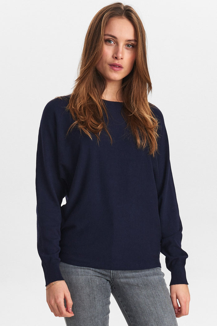 
                  
                    NUDAYA Pullover mit dunklem Saphir
                  
                