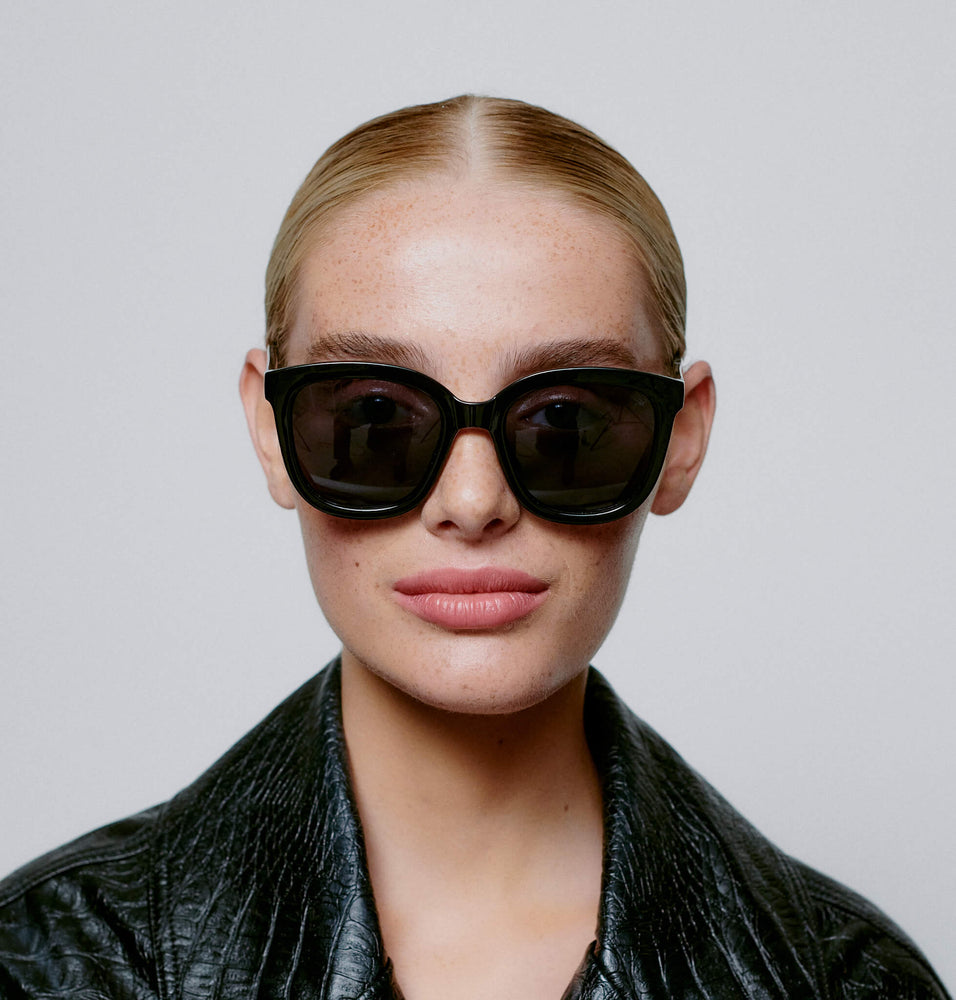 
                  
                    BILLY Schwarze Sonnenbrille
                  
                