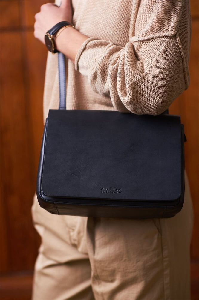
                  
                    THE LUCY Schwarze klassische Ledertasche
                  
                