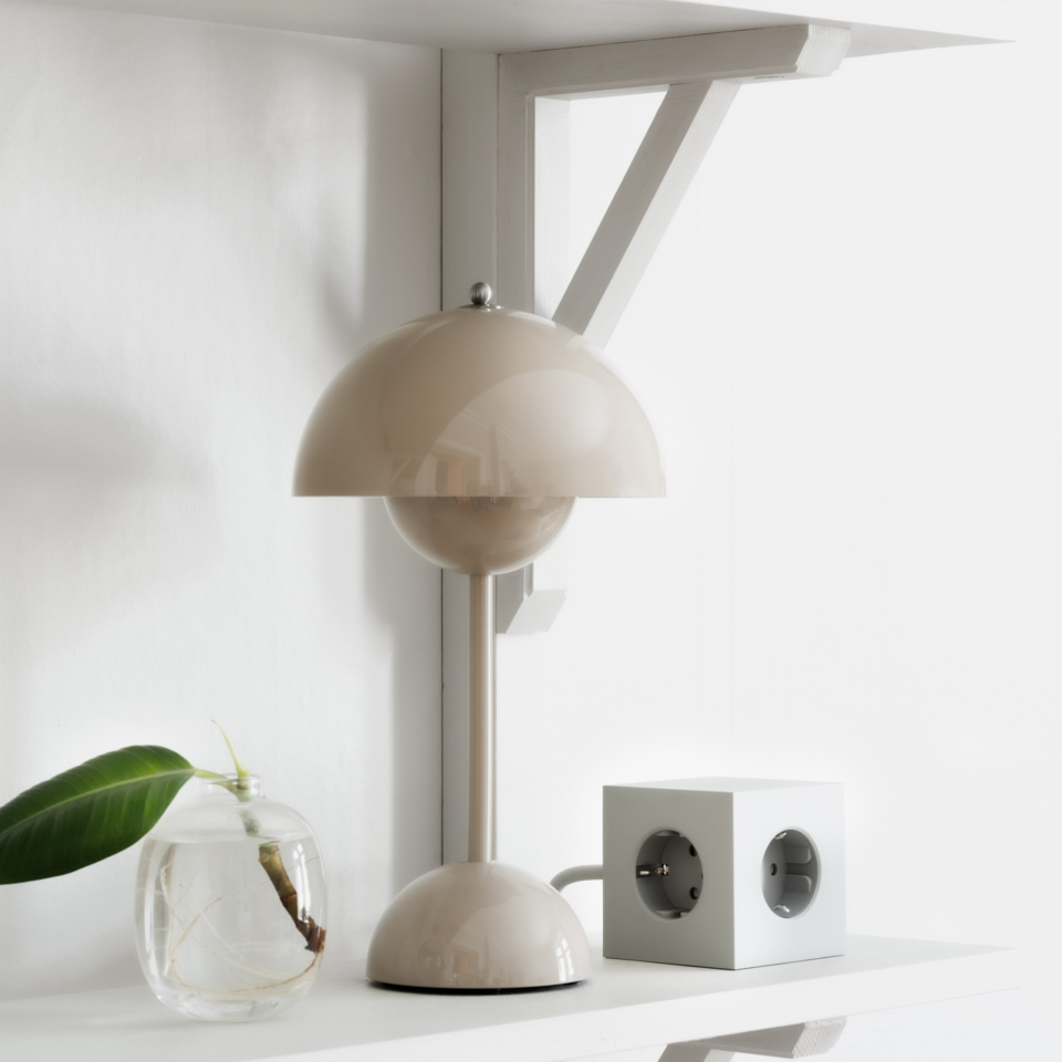 
                  
                    SQUARE 1 Gotland Grey 1 USB- und Magnet-Steckdosenerweiterung
                  
                
