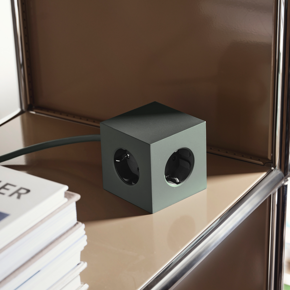 
                  
                    SQUARE 1 Eichengrüner Magnet und USB-Verlängerungskabel
                  
                