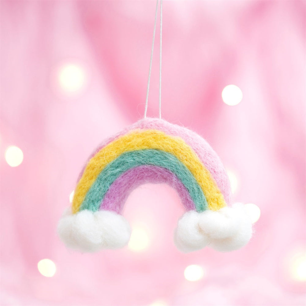 
                  
                    Regenbogen und Wolken Filzdekoration 
                  
                