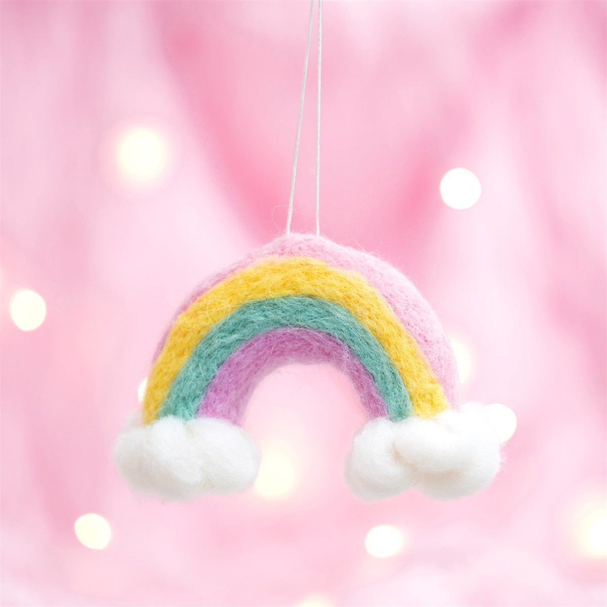
                  
                    Regenbogen und Wolken Filzdekoration 
                  
                